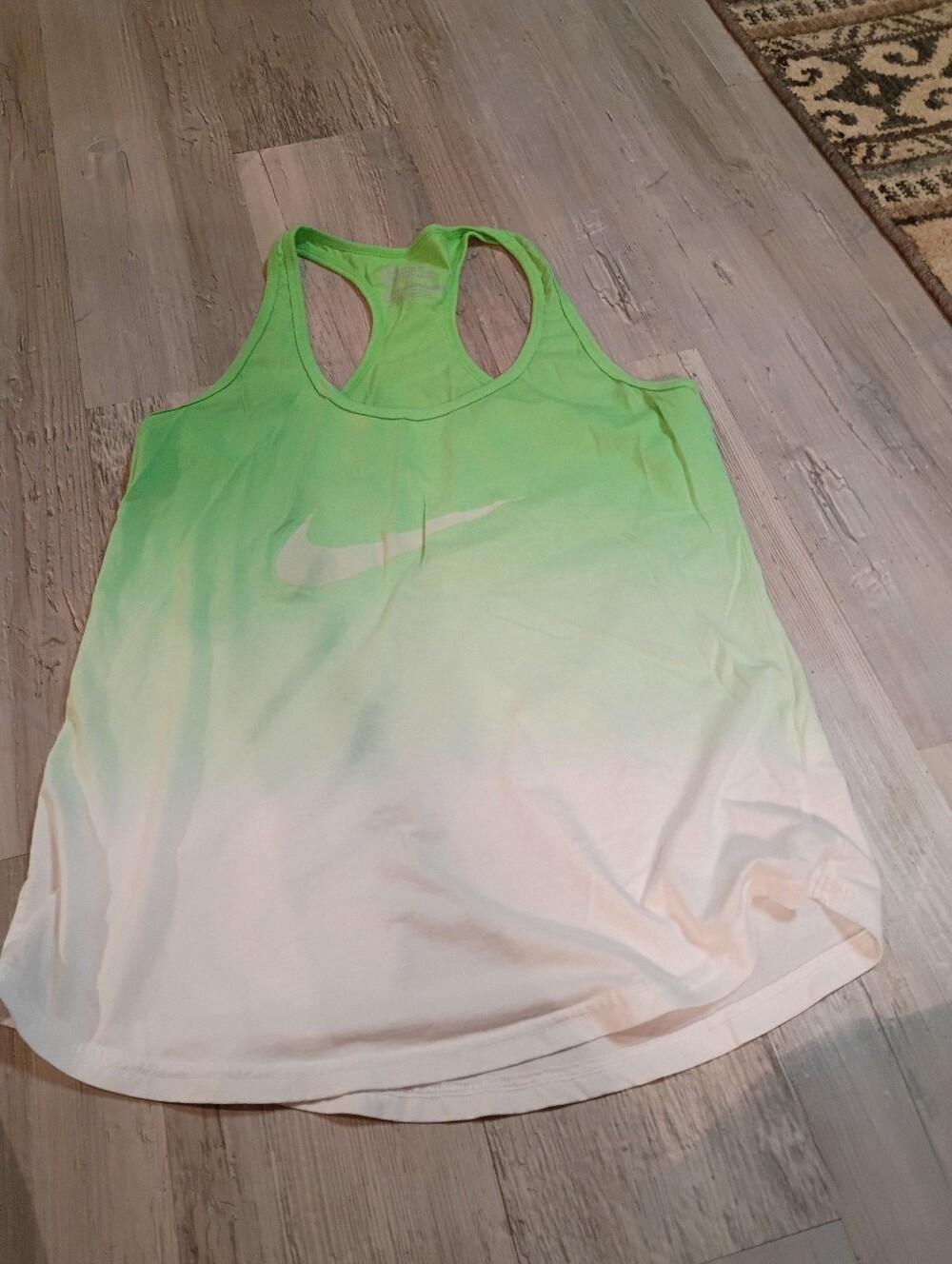 Nike - Picture 2 of 5